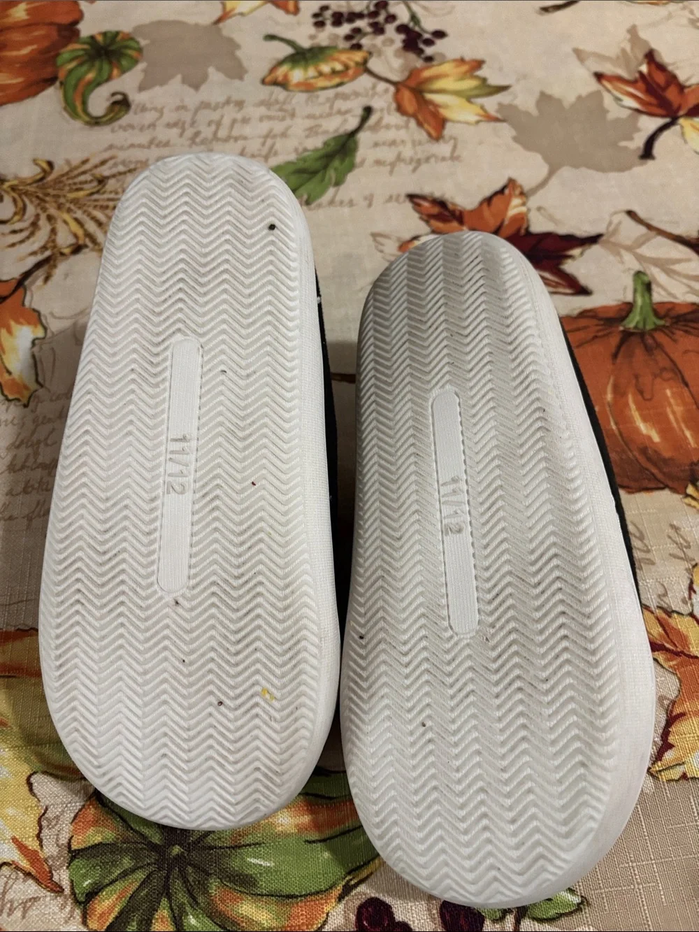 Spiderman Black and Red Logo Slip-On Interior Detail